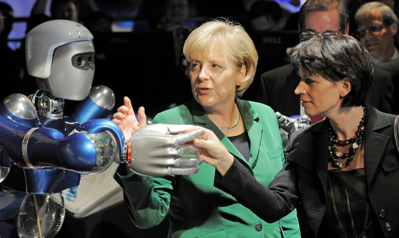Illustration for article titled Politicians Shaking Hands With Robots, Ranked